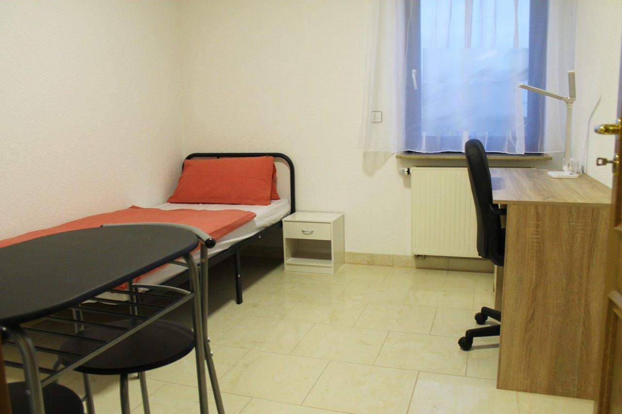 Spacious Apartment In Industrial Area 路德维希堡 外观 照片